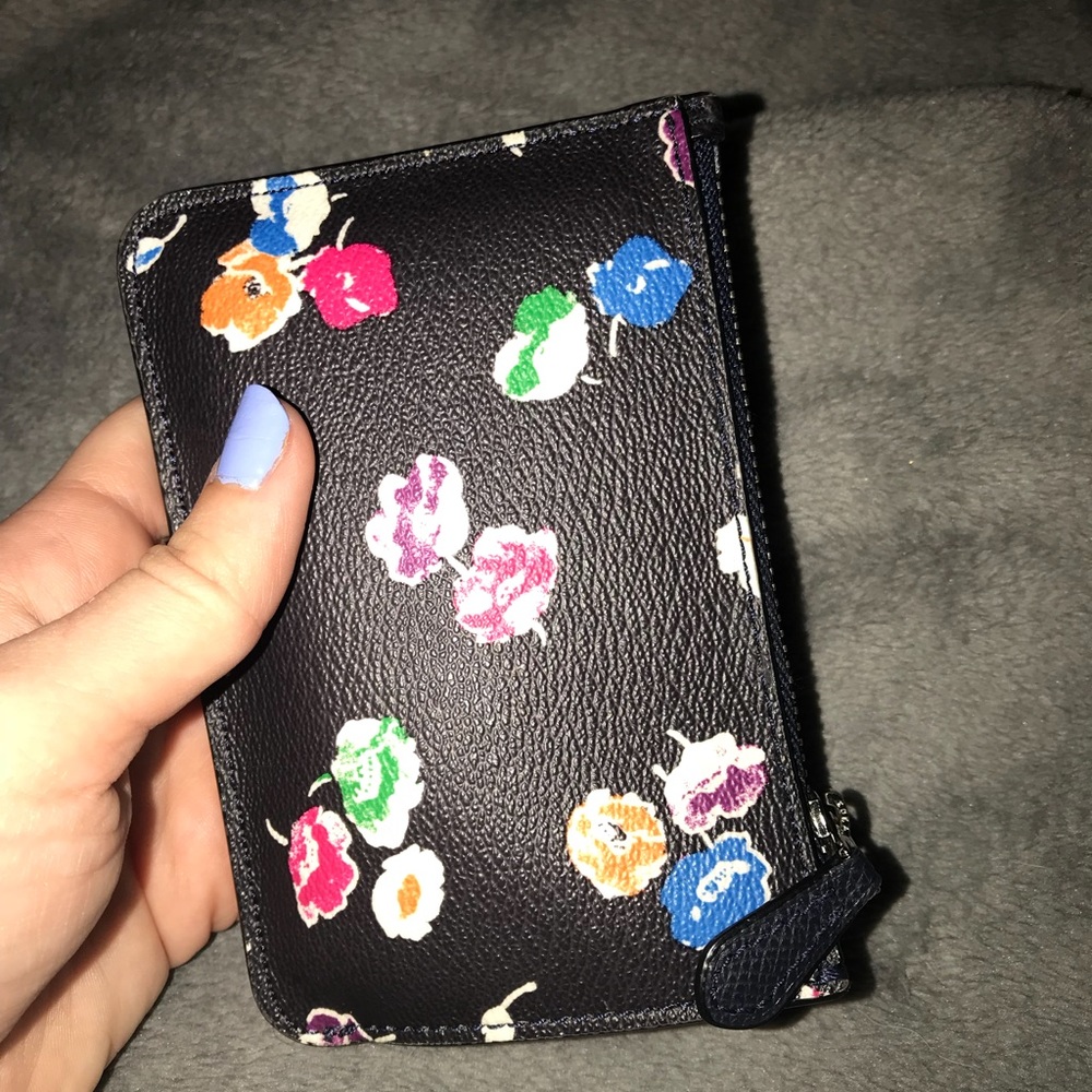 Coach Wallet / Cardholder - Picture 2 of 4
